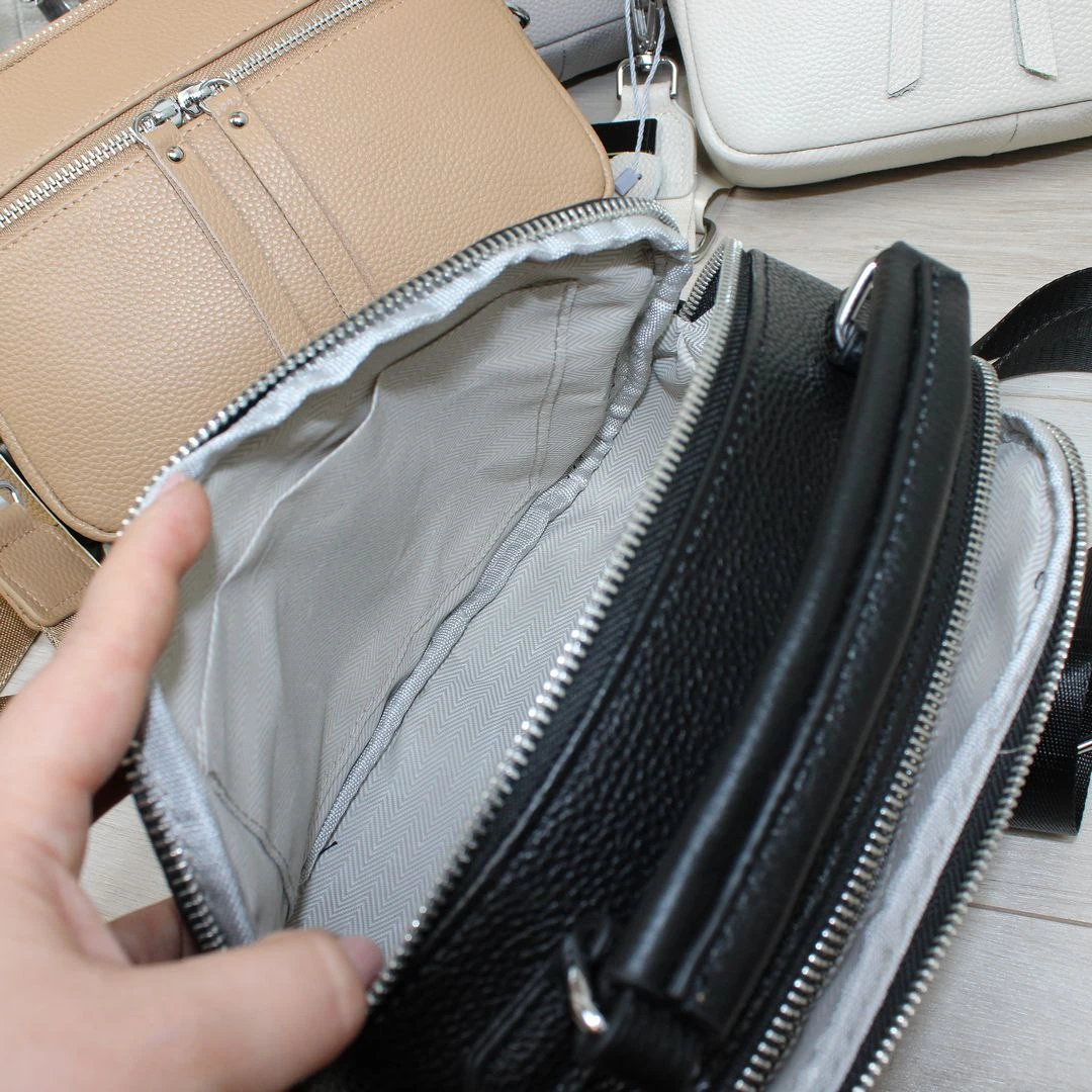 Жіноча чорна сумка через плече з натуральної шкіри крос-боді класична