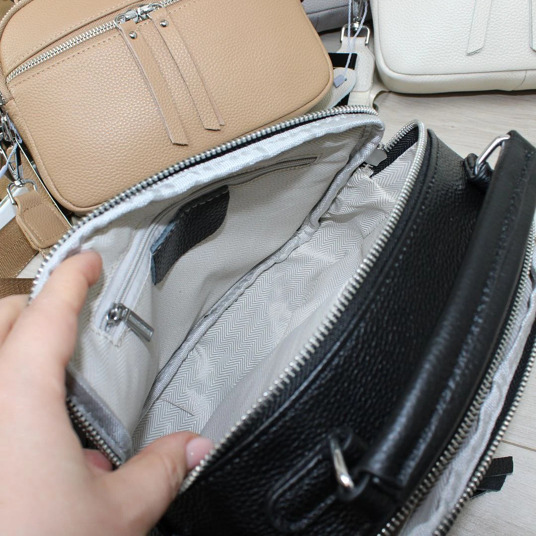 Жіноча чорна сумка через плече з натуральної шкіри крос-боді класична