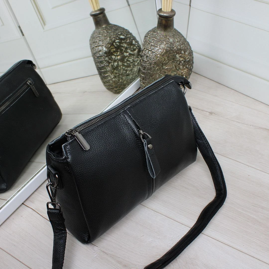 Жіноча чорна сумка через плече з натуральної шкіри крос-боді класична