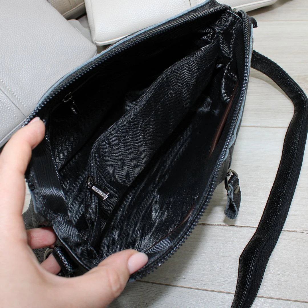 Жіноча чорна сумка через плече з натуральної шкіри крос-боді класична