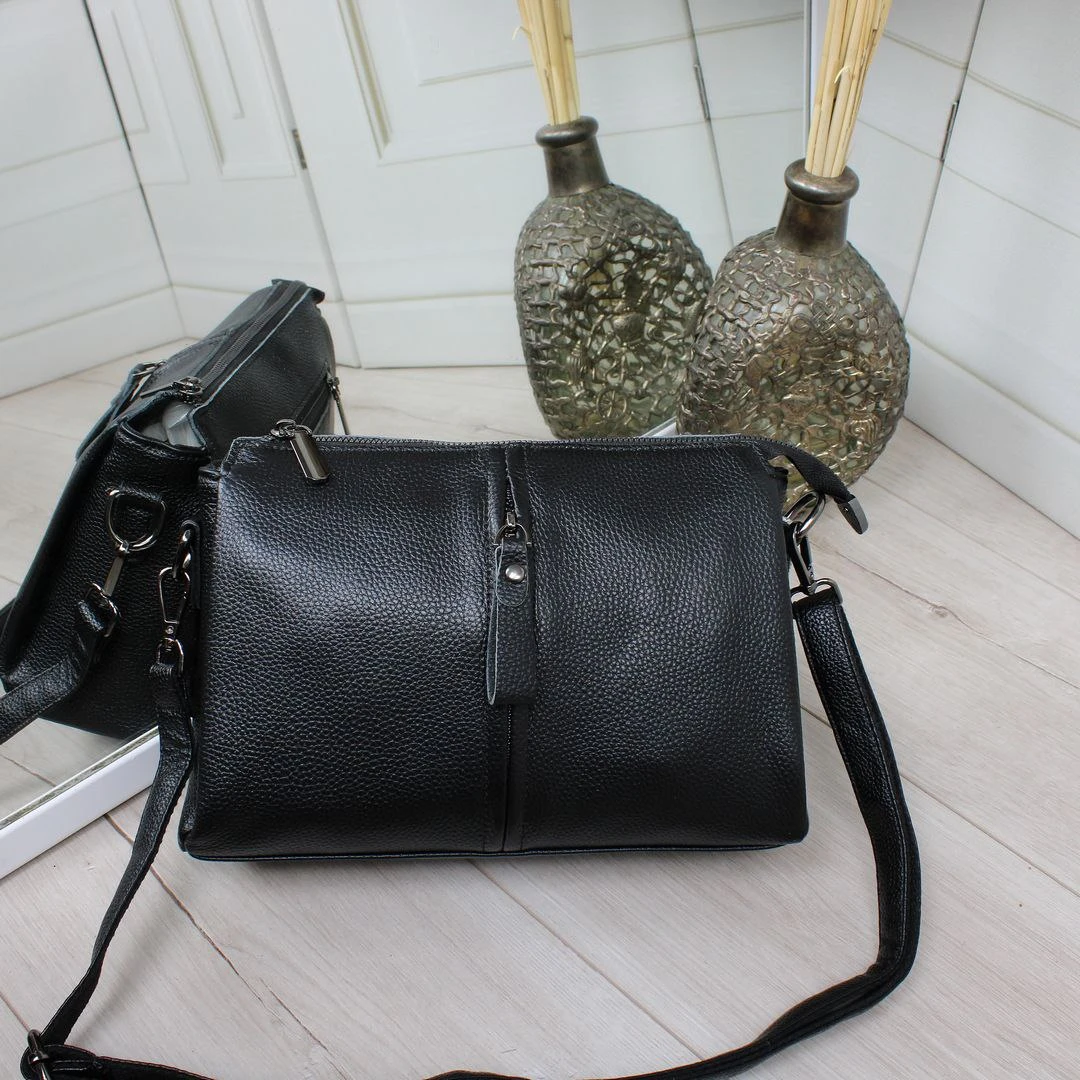 Жіноча чорна сумка через плече з натуральної шкіри крос-боді класична