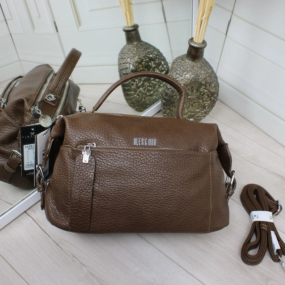 Жіноча сумка крос-боді через плече шоколадного кольору з люкс екошкіри