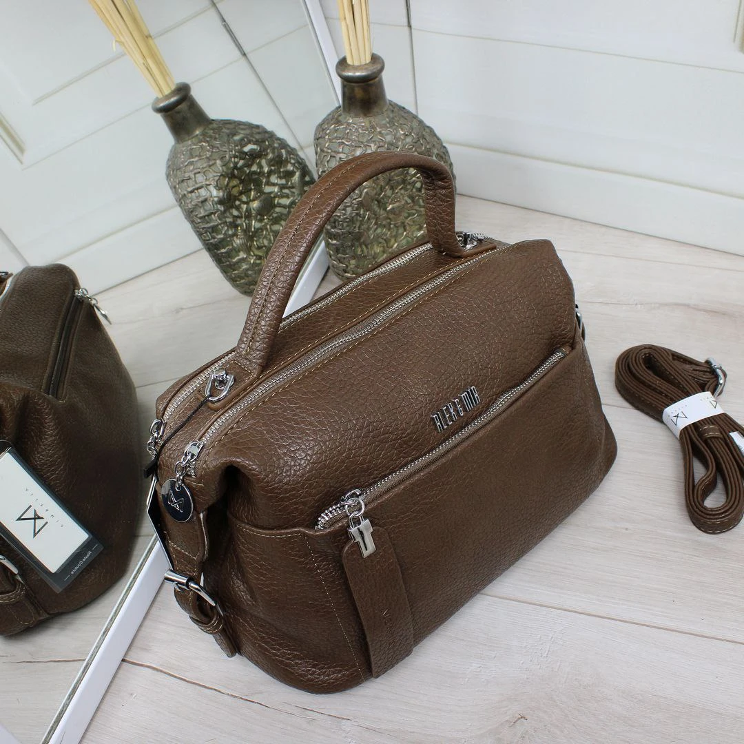 Жіноча сумка крос-боді через плече шоколадного кольору з люкс екошкіри