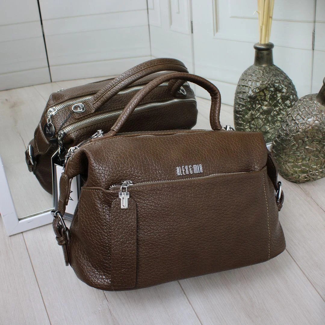 Жіноча сумка крос-боді через плече шоколадного кольору з люкс екошкіри