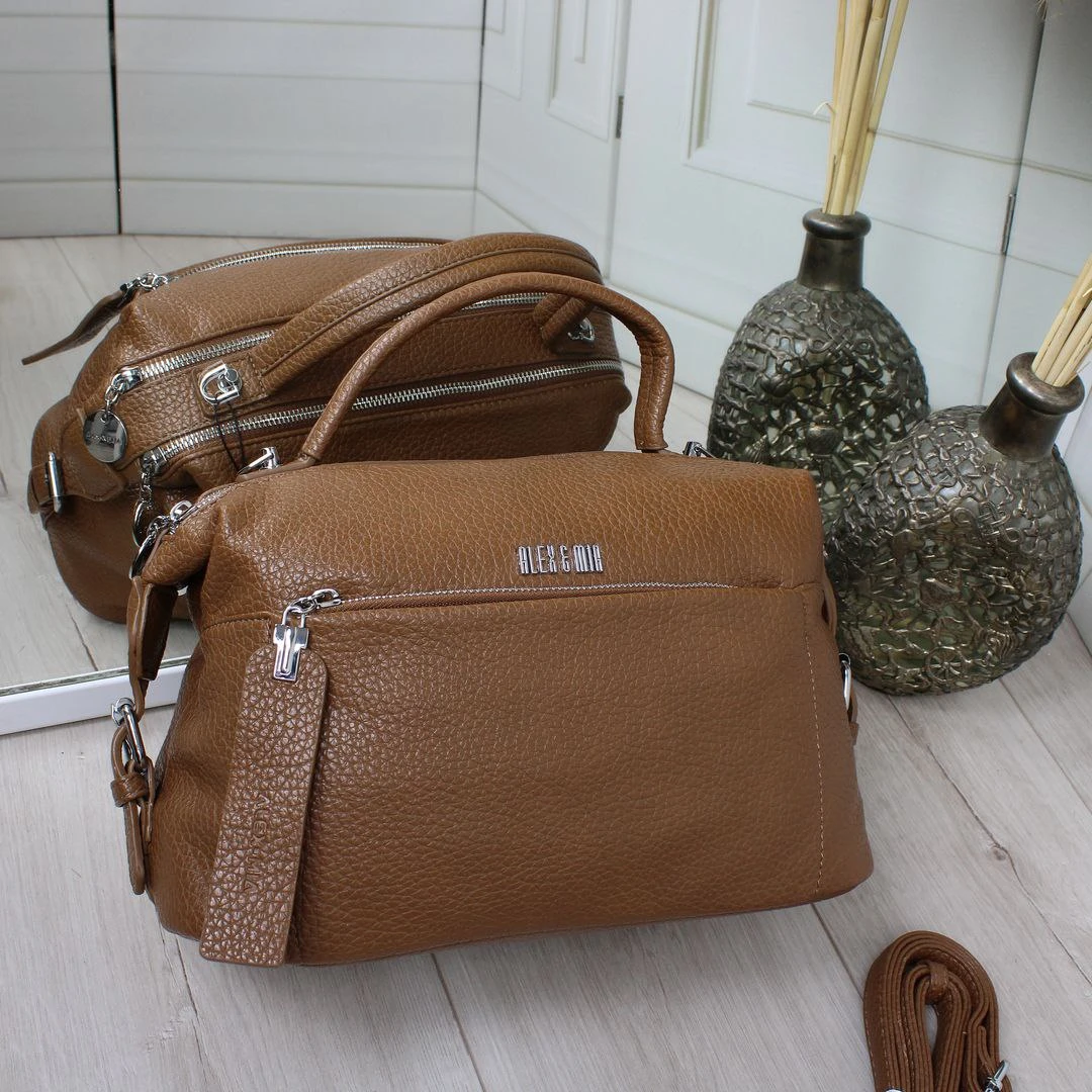 Жіноча світло-коричнева сумка крос-боді через плече з екошкіри