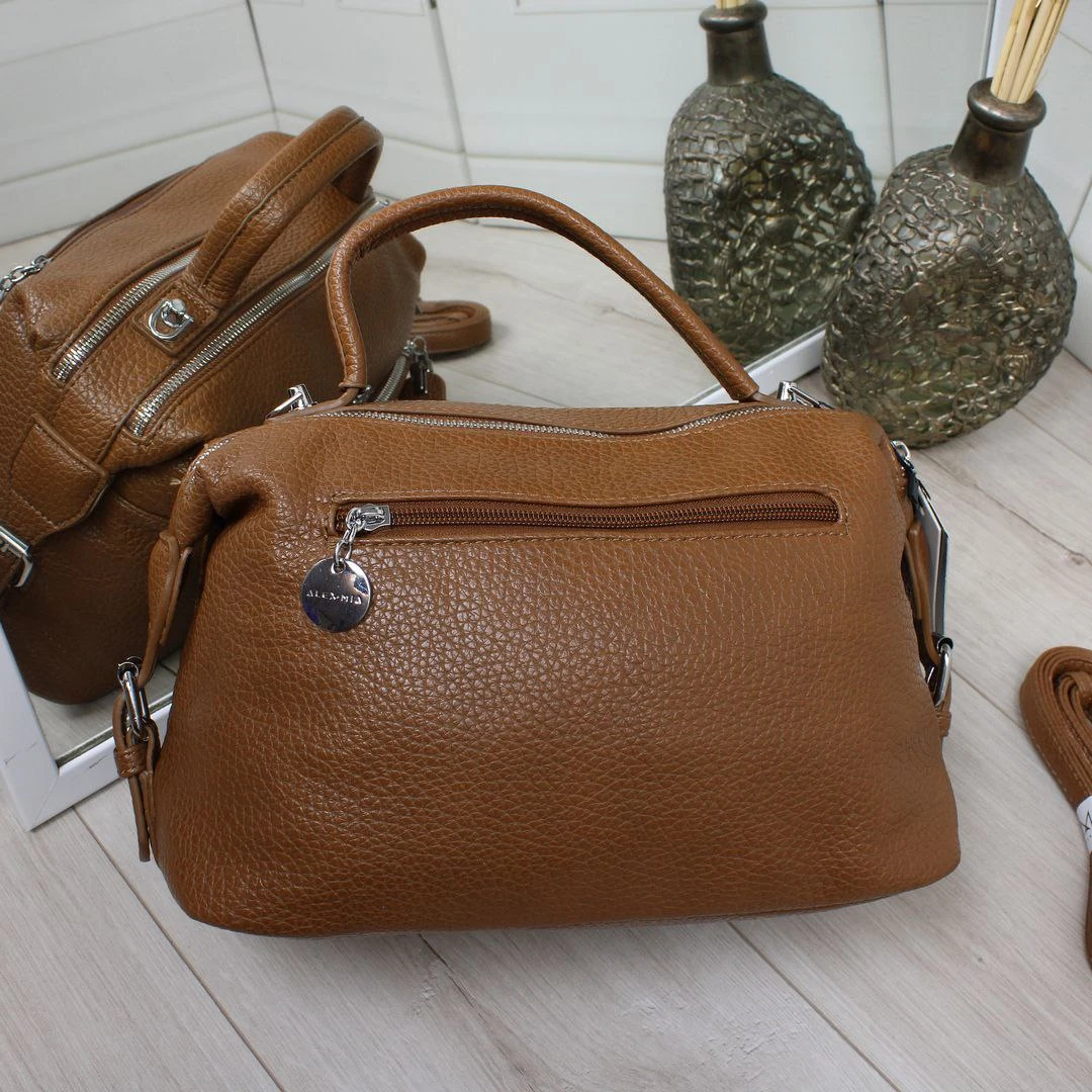 Жіноча світло-коричнева сумка крос-боді через плече з екошкіри