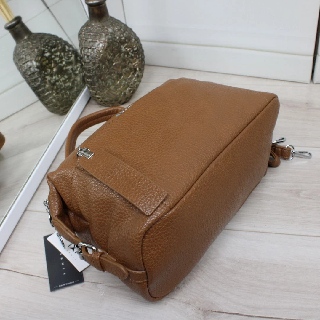 Жіноча світло-коричнева сумка крос-боді через плече з екошкіри
