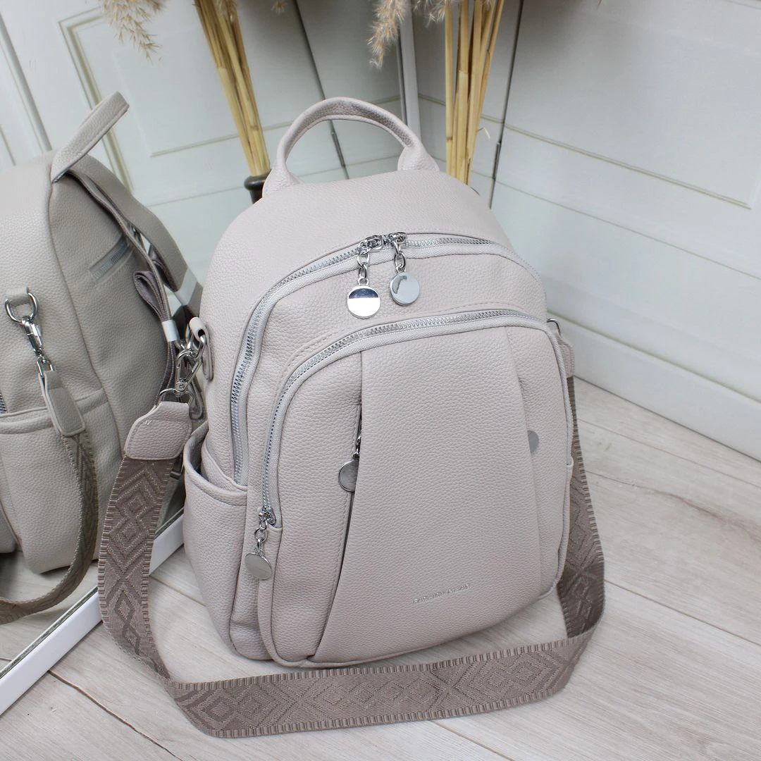 Жіноча сіро-лілова сумка-рюкзак з екошкіри з широким ременем