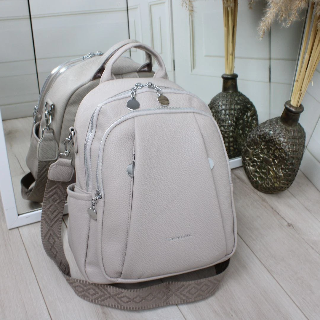 Жіноча сіро-лілова сумка-рюкзак з екошкіри з широким ременем