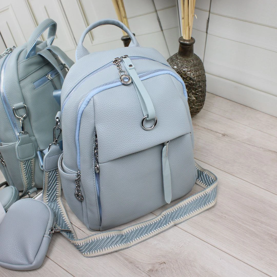 Жіноча блакитна сумка-рюкзак 2 в 1 з екошкіри зі срібною фурнітурою