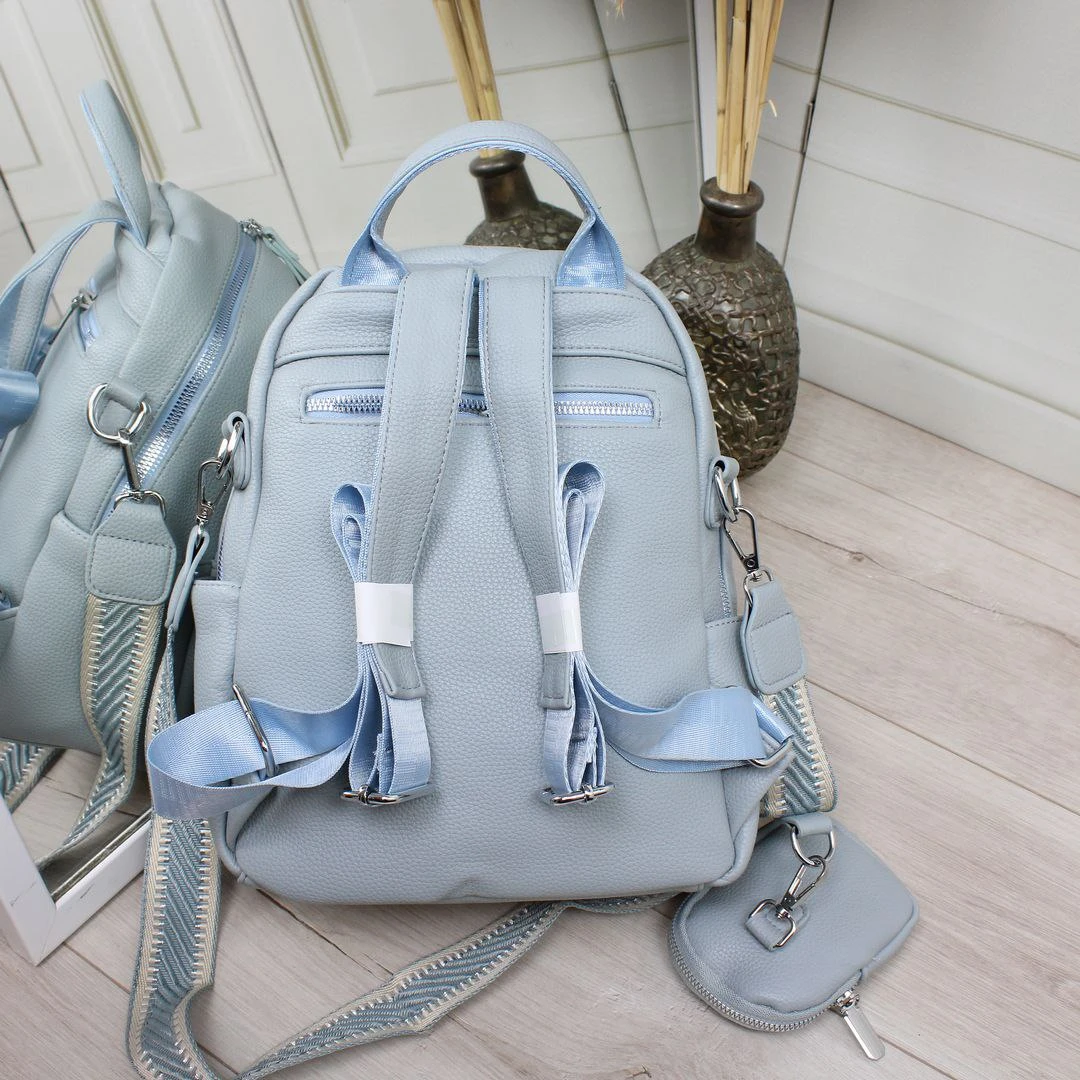 Жіноча блакитна сумка-рюкзак 2 в 1 з екошкіри зі срібною фурнітурою