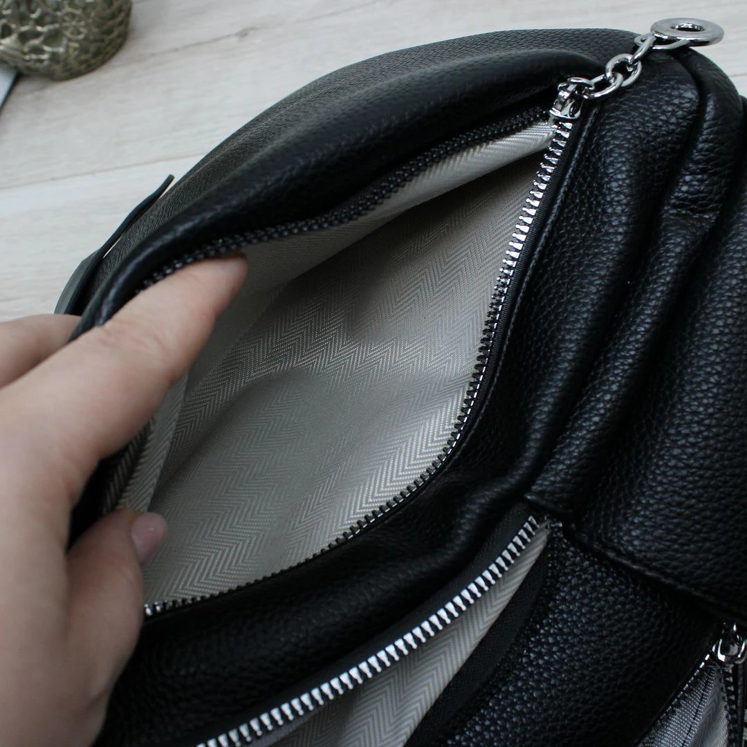 Чорна жіноча сумка-рюкзак з екошкіри трансформер