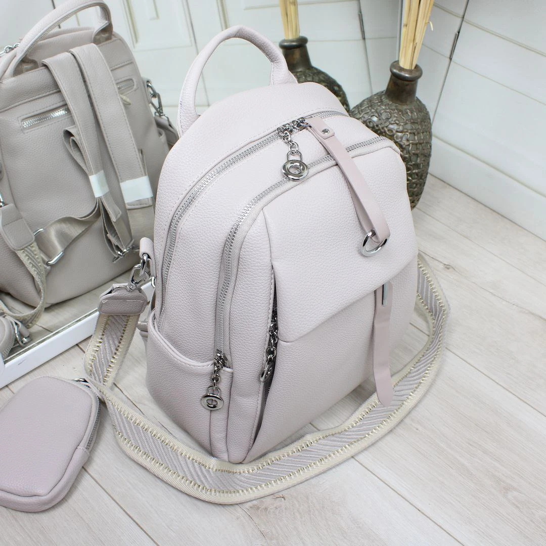 Жіноча сіро-лілова сумка-рюкзак з екошкіри з текстильним ременем