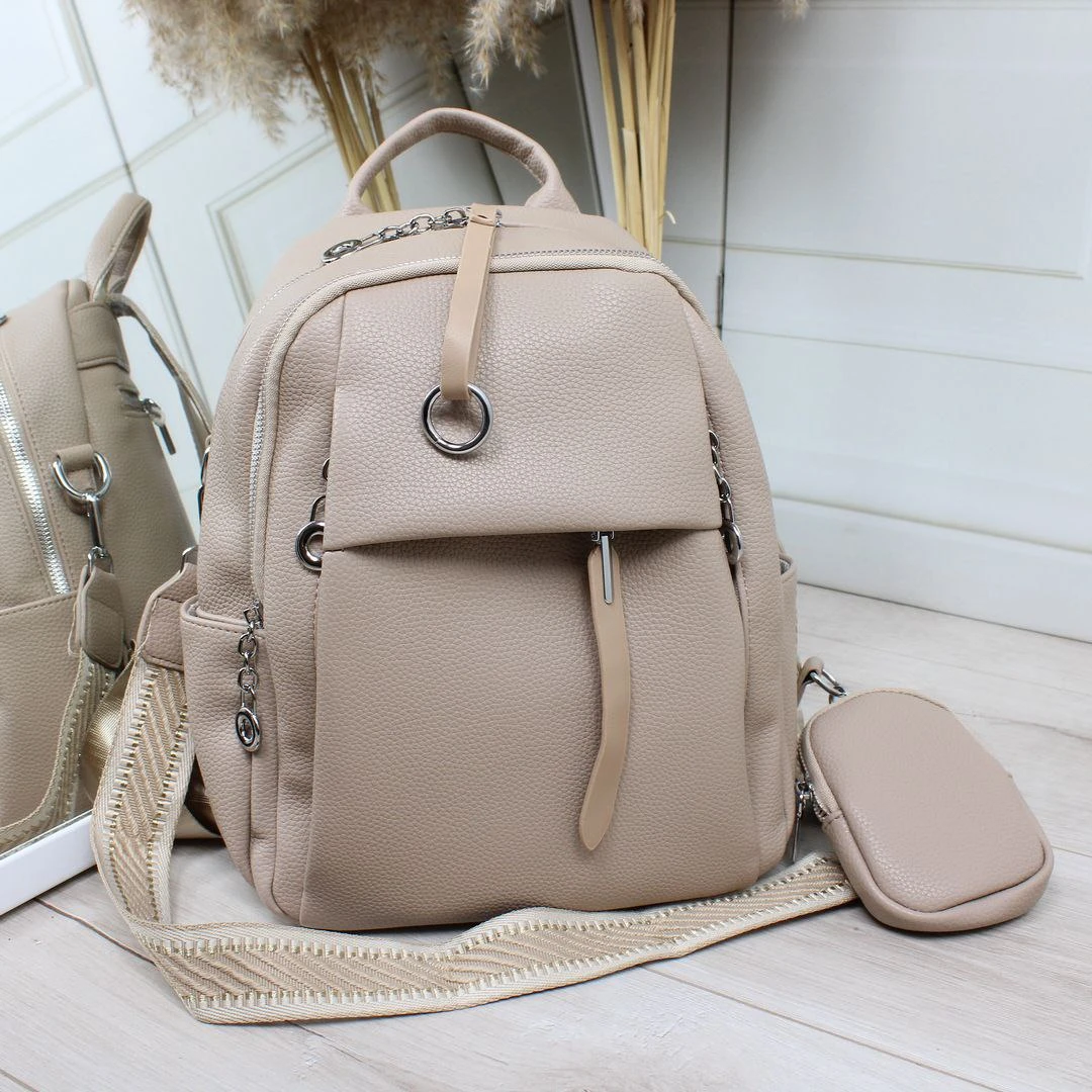 Жіноча сумка-рюкзак кольору темний беж з екошкіри