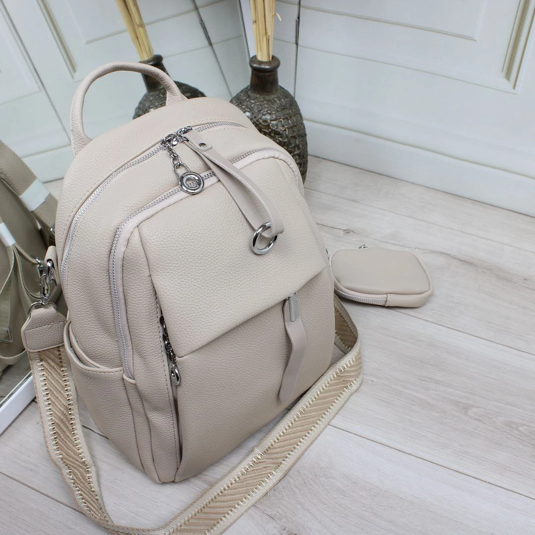 Жіноча бежева сумка-рюкзак трансформер з екошкіри зі срібною фурнітурою