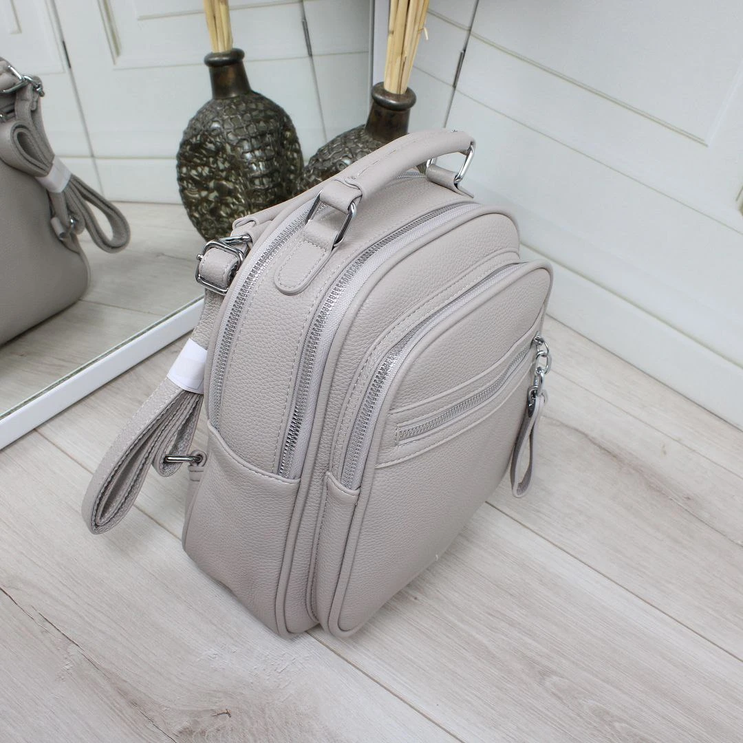 Жіноча сіро-лілова сумка-рюкзак трансформер з екошкіри зі срібною фурнітурою