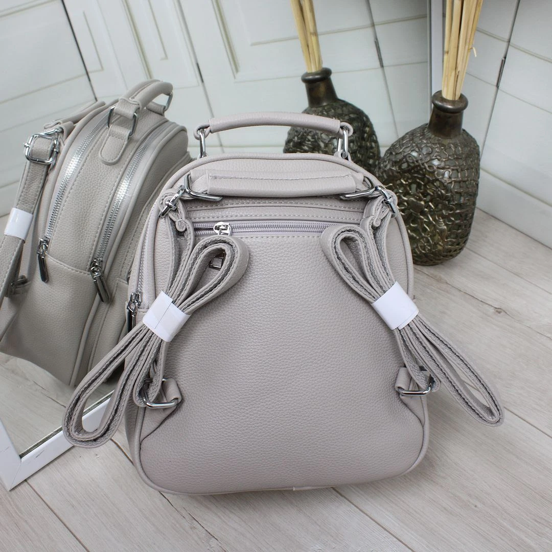 Жіноча сіро-лілова сумка-рюкзак трансформер з екошкіри зі срібною фурнітурою