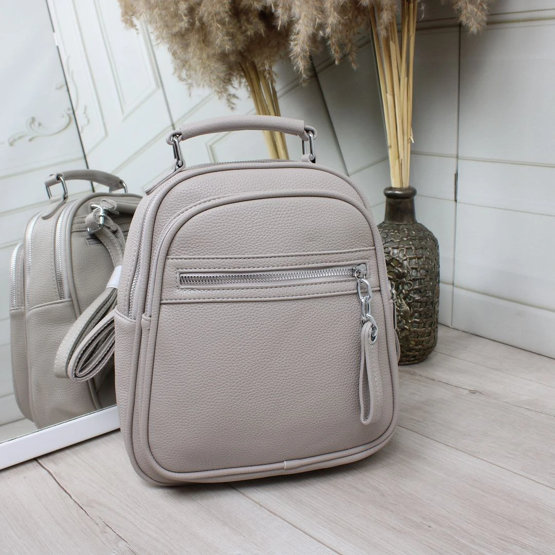 Жіноча сіро-лілова сумка-рюкзак трансформер з екошкіри зі срібною фурнітурою