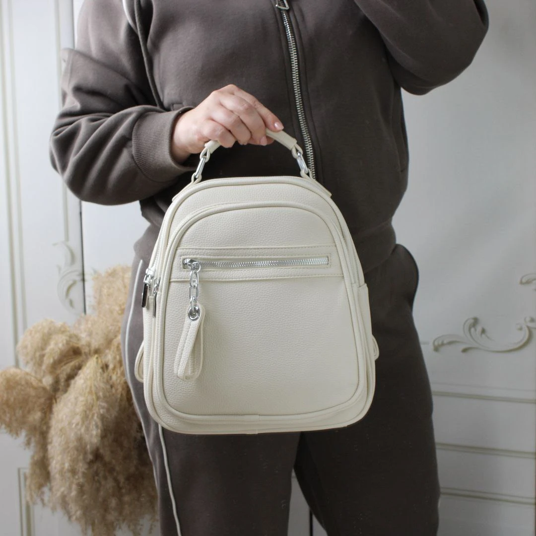 Жіноча молочна сумка-рюкзак трансформер з екошкіри