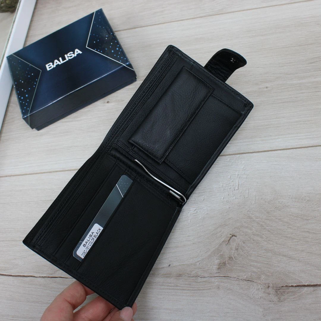 Чоловічий чорний гаманець із натуральної шкіри на кнопці з монетницею та відділами для карток