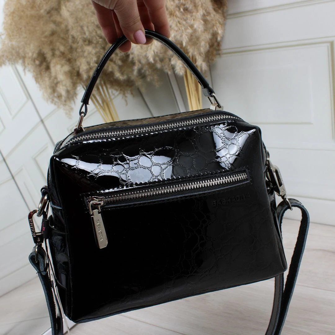 Чорна жіноча сумка через плече крос-боді з натуральної шкіри — базова модель