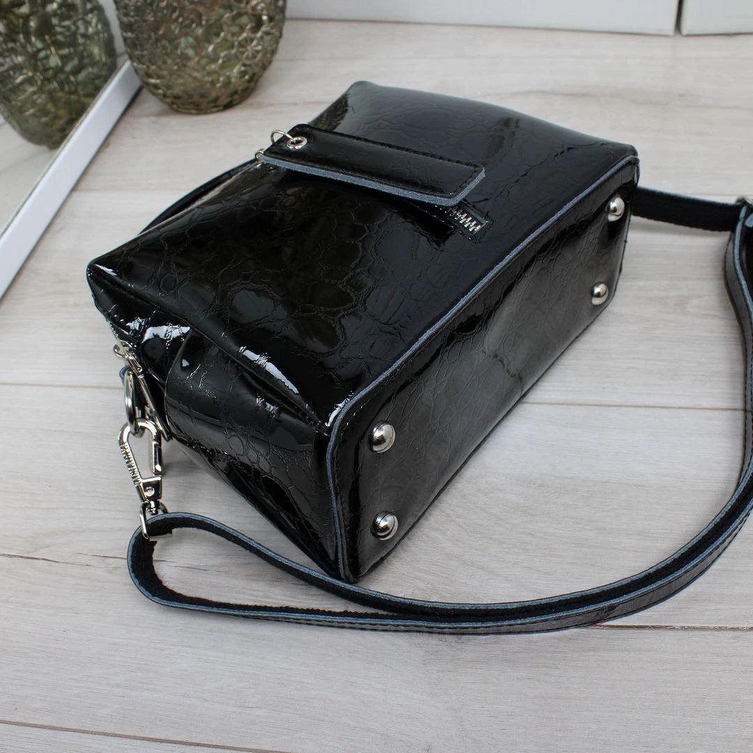 Чорна жіноча сумка через плече крос-боді з натуральної шкіри — базова модель