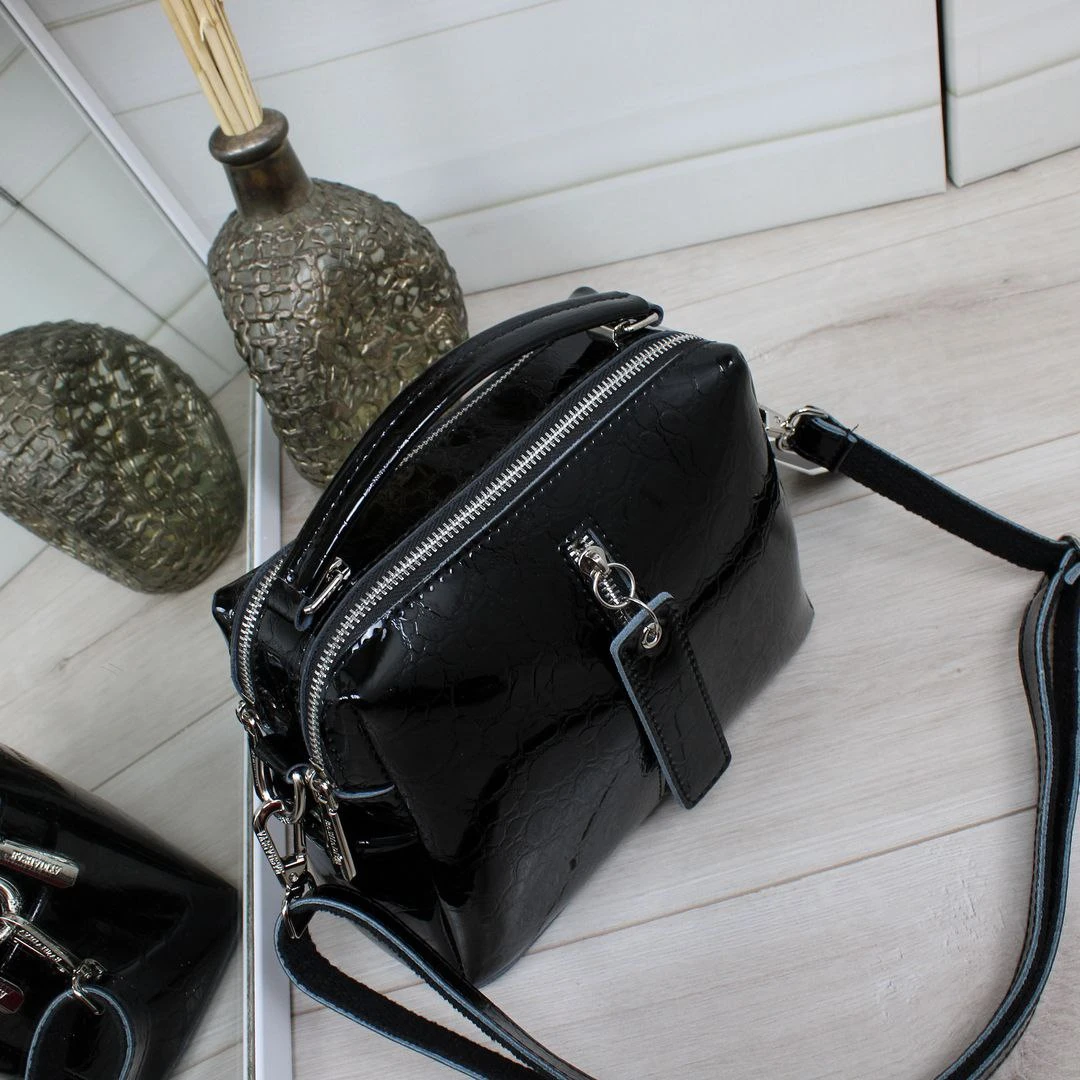 Чорна жіноча сумка через плече крос-боді з натуральної шкіри — базова модель