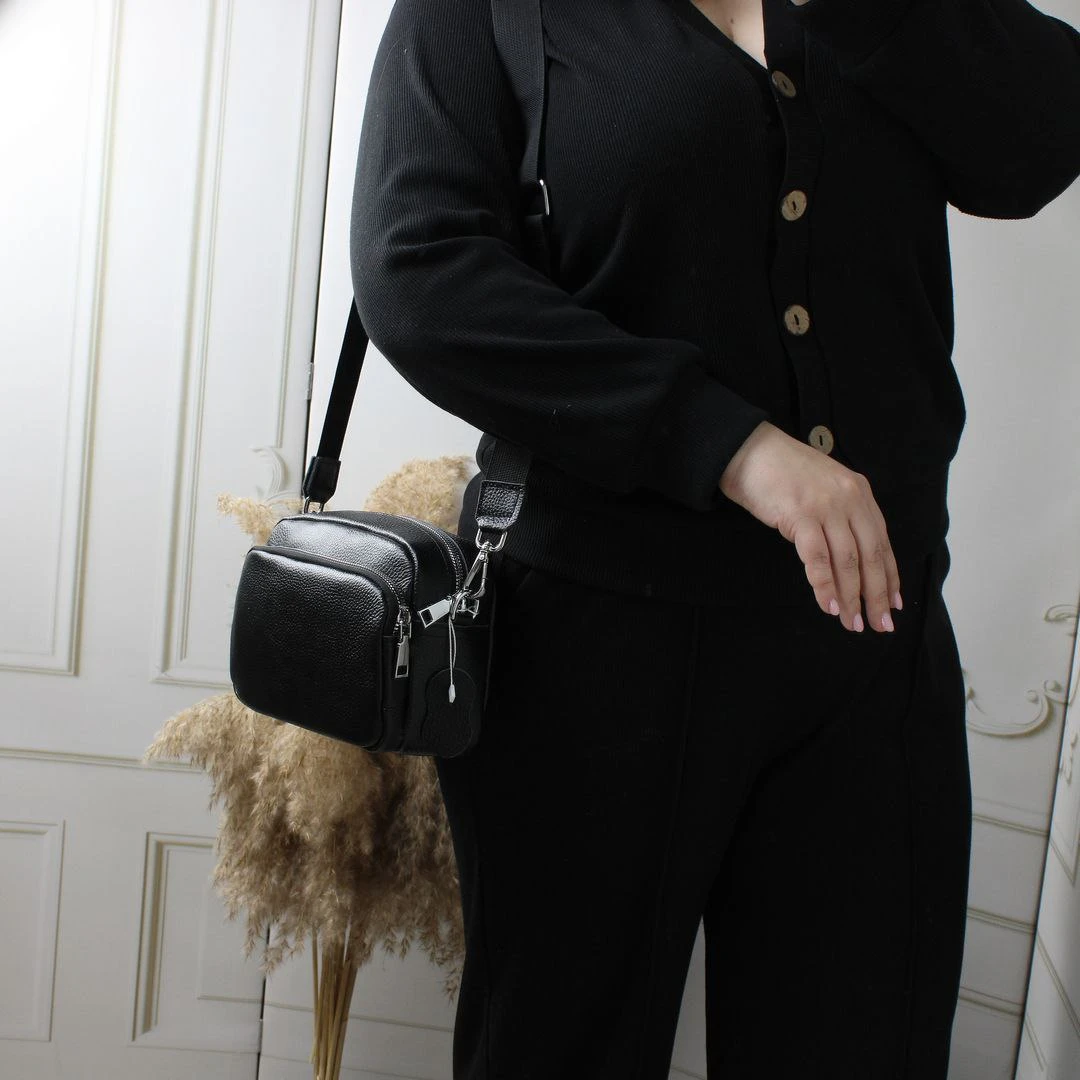 Класична чорна жіноча сумка крос-боді з натуральної шкіри
