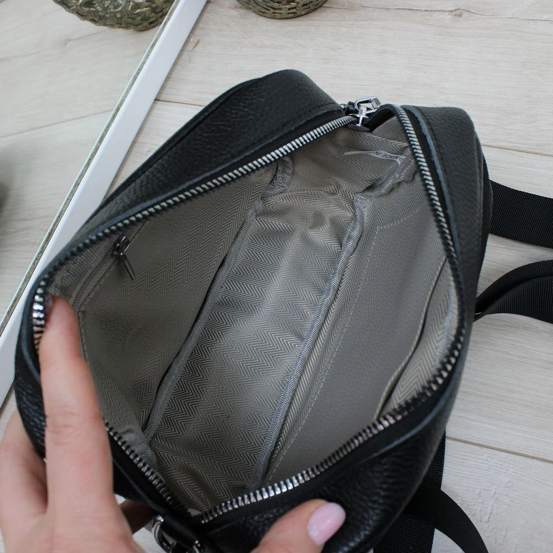 Класична чорна жіноча сумка крос-боді з натуральної шкіри