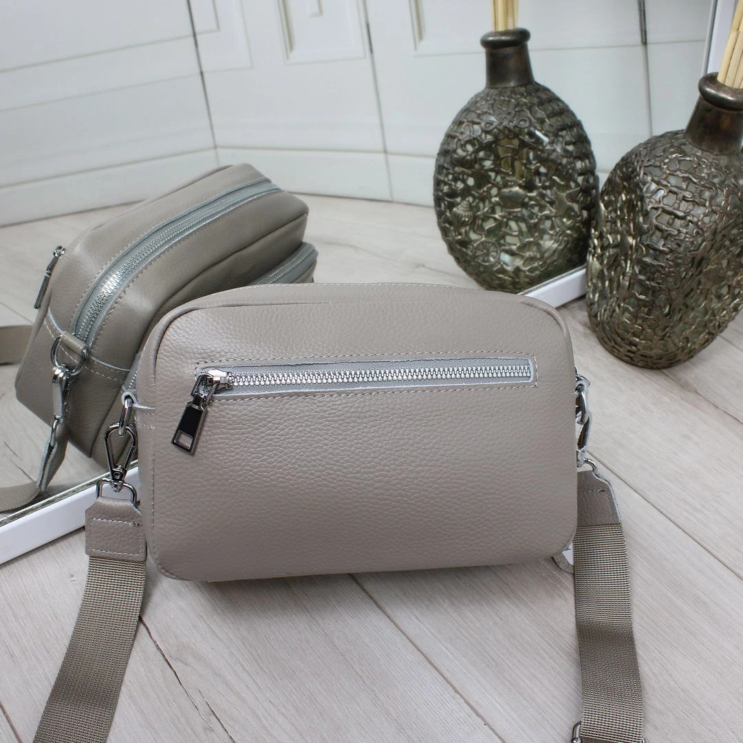 Жіноча сумка крос-боді кольору сіро-беж із натуральної шкіри