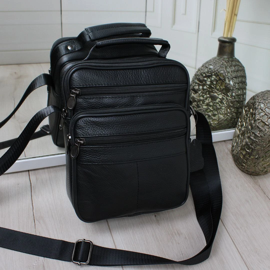 Чоловіча чорна сумка через плече з натуральної шкіри на 5 відділень