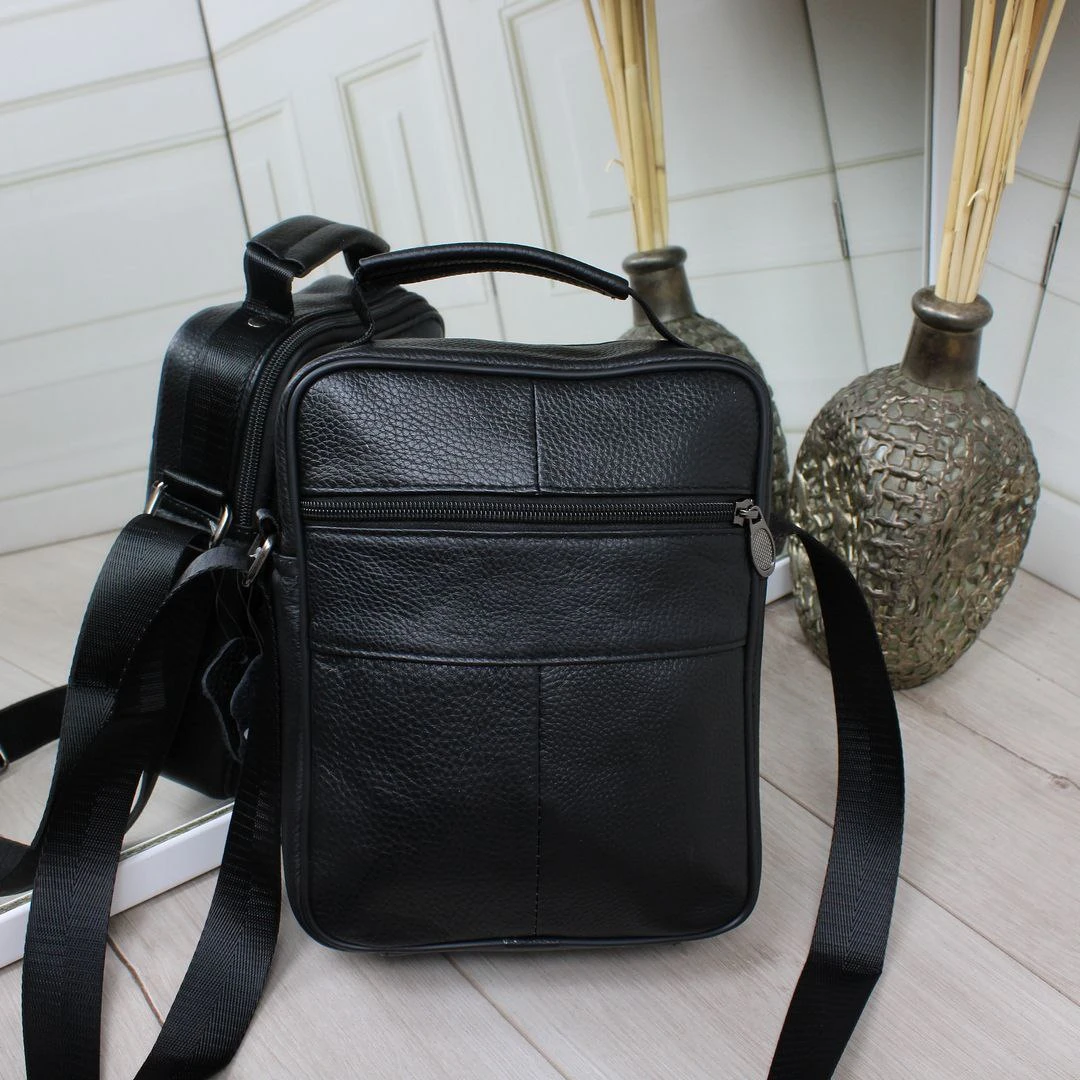 Чоловіча чорна сумка через плече з натуральної шкіри на 5 відділень