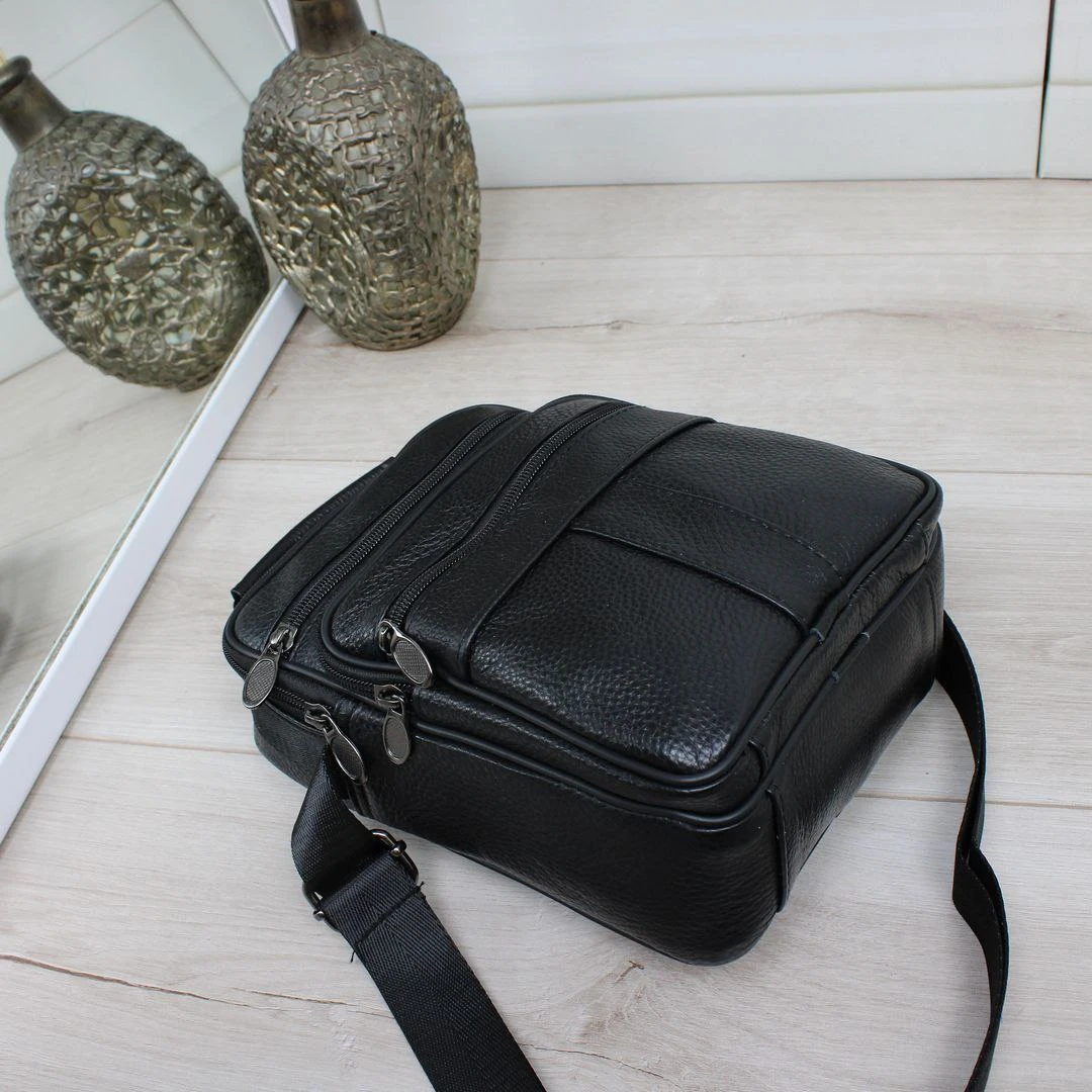 Чоловіча чорна сумка через плече з натуральної шкіри на 5 відділень