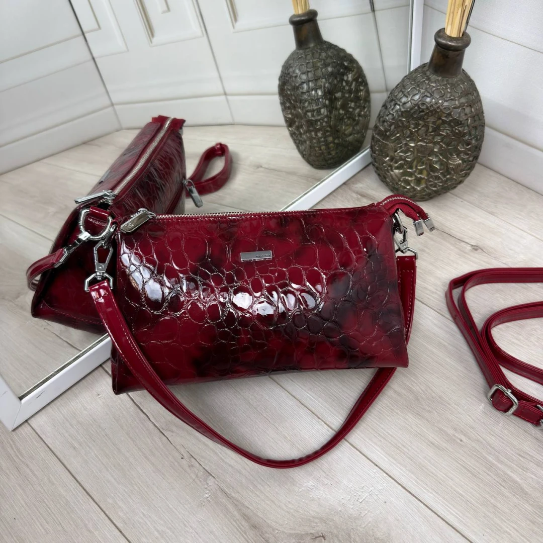 Червона лакова сумка через плече жіноча крос-боді на 3 відділення