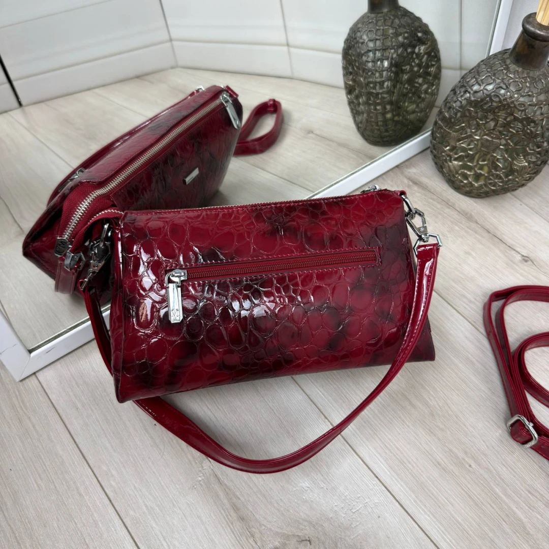 Червона лакова сумка через плече жіноча крос-боді на 3 відділення