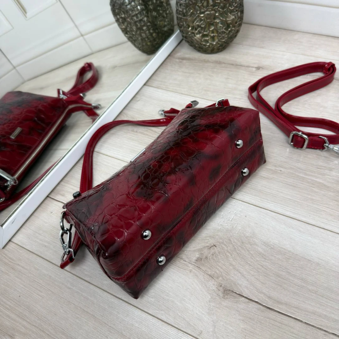 Червона лакова сумка через плече жіноча крос-боді на 3 відділення