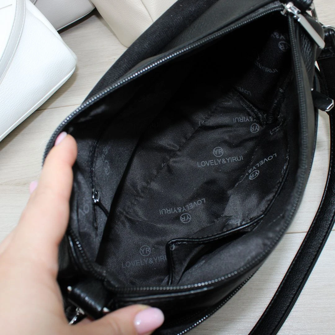 Чорна жіноча сумка через плече крос-боді з екошкіри на клапані