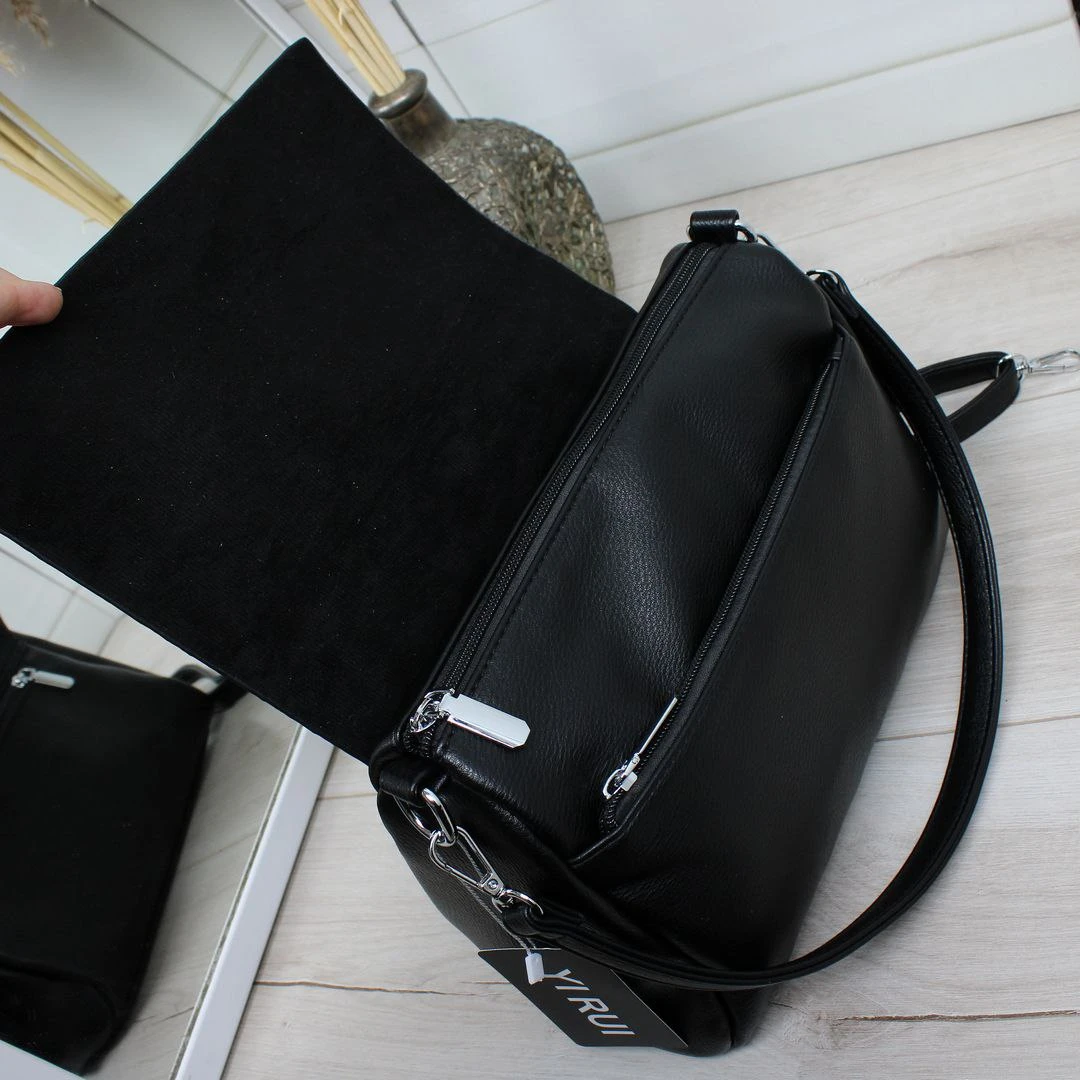 Чорна жіноча сумка через плече крос-боді з екошкіри на клапані