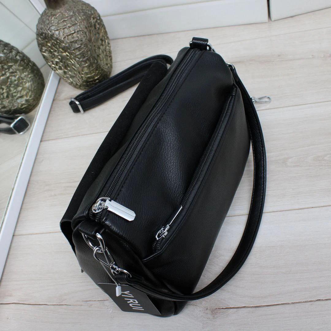 Чорна жіноча сумка через плече крос-боді з екошкіри на клапані