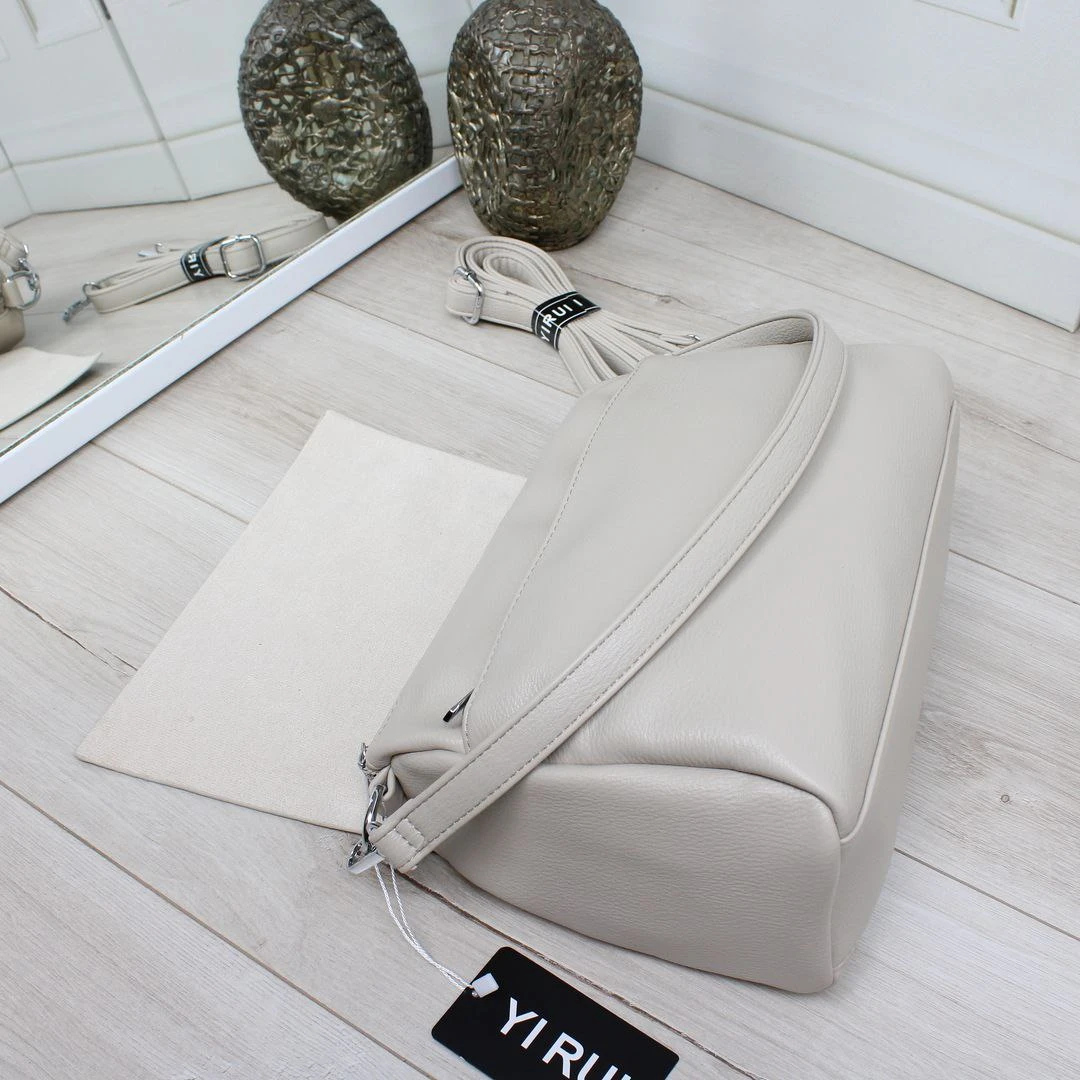 Бежева жіноча сумка через плече крос-боді з екошкіри на клапані