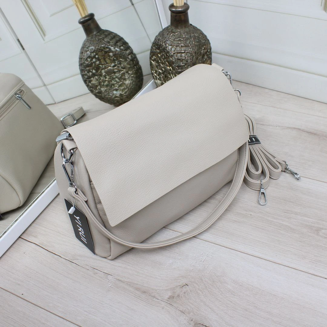 Бежева жіноча сумка через плече крос-боді з екошкіри на клапані