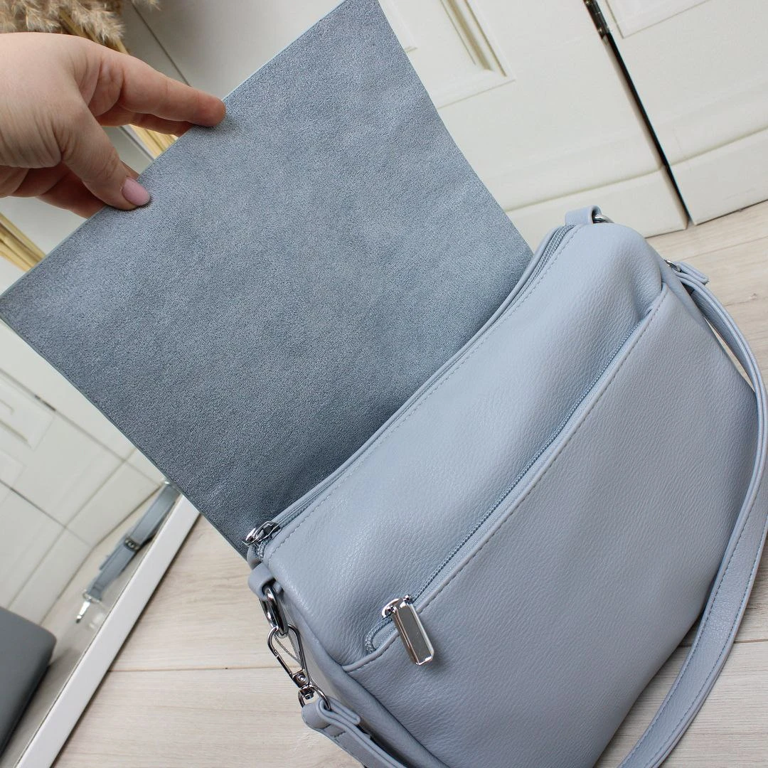 Блакитна жіноча сумка через плече крос-боді з екошкіри на клапані