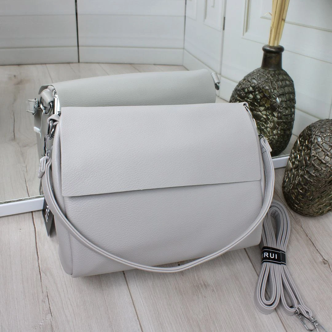 Світло-сіра жіноча сумка крос-боді через плече з екошкіри