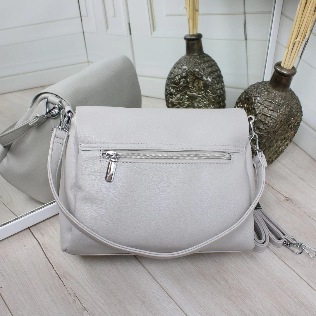 Світло-сіра жіноча сумка крос-боді через плече з екошкіри