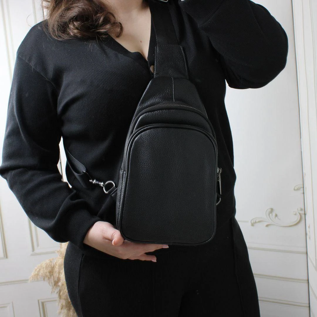 Чоловіча сумка-слінг чорна з натуральної шкіри