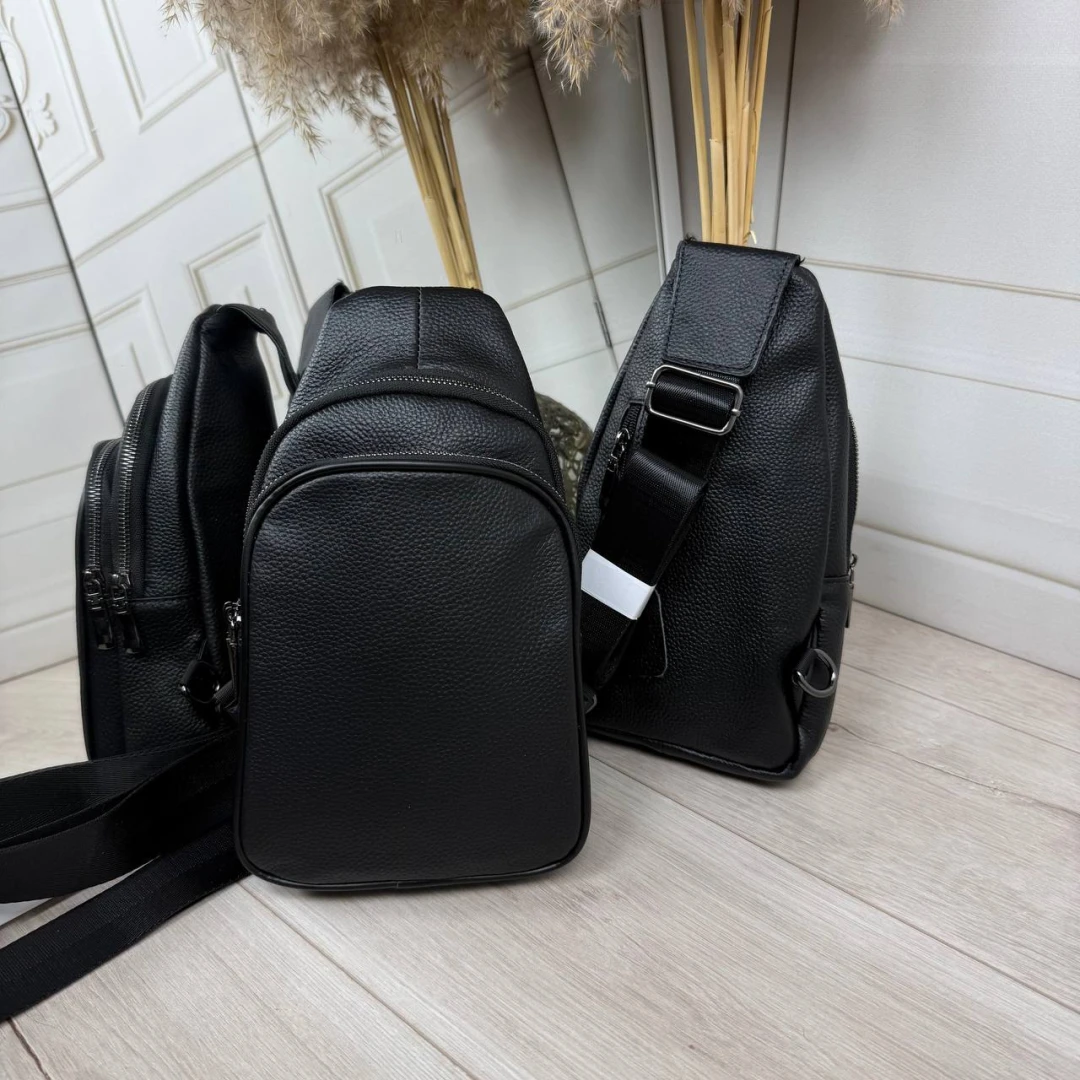 Чоловіча сумка-слінг чорна з натуральної шкіри