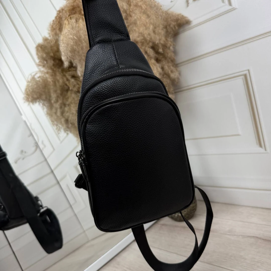 Чоловіча сумка-слінг чорна з натуральної шкіри