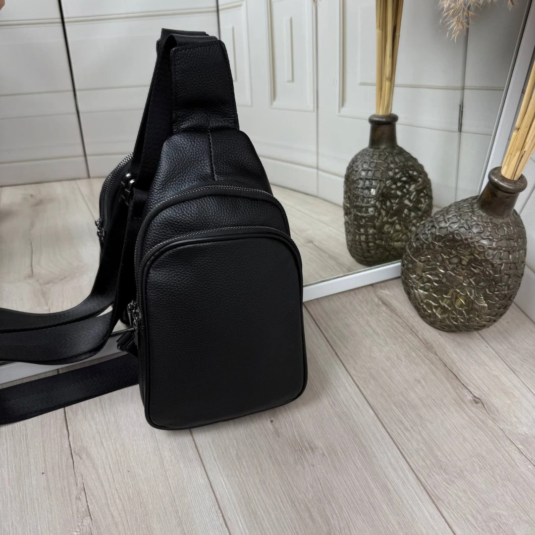 Чоловіча сумка-слінг чорна з натуральної шкіри