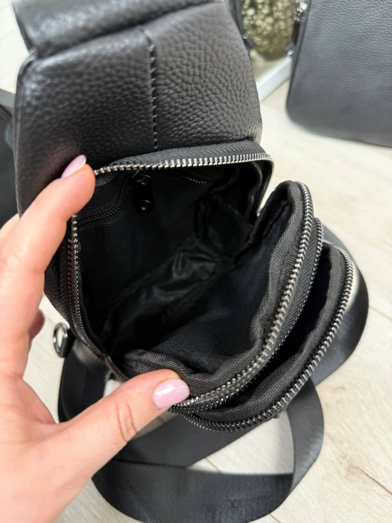 Чоловіча сумка-слінг чорна з натуральної шкіри