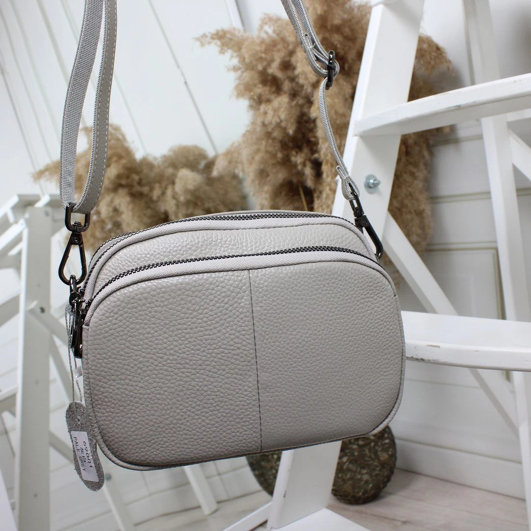 Сіра жіноча сумка крос-боді з натуральної шкіри через плече